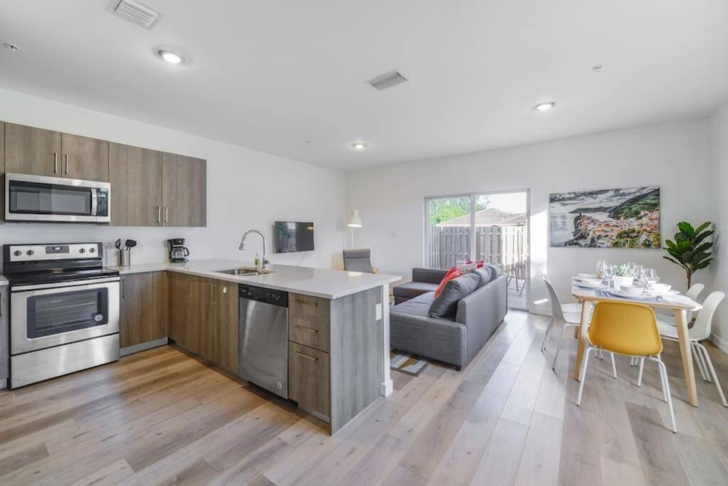 Amazing Town House 15 Min From The Beach Wfree Parking Villa Miami Exteriör bild