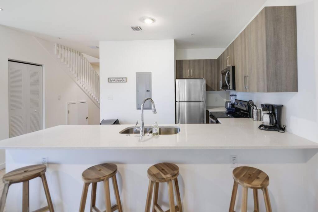 Amazing Town House 15 Min From The Beach Wfree Parking Villa Miami Exteriör bild