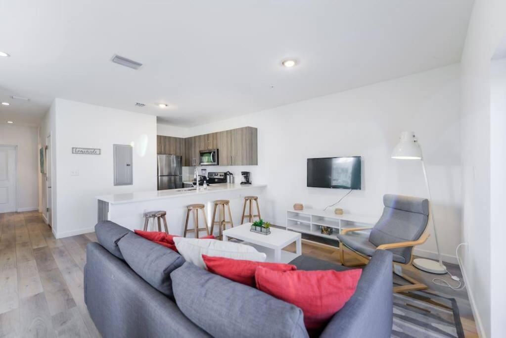 Amazing Town House 15 Min From The Beach Wfree Parking Villa Miami Exteriör bild